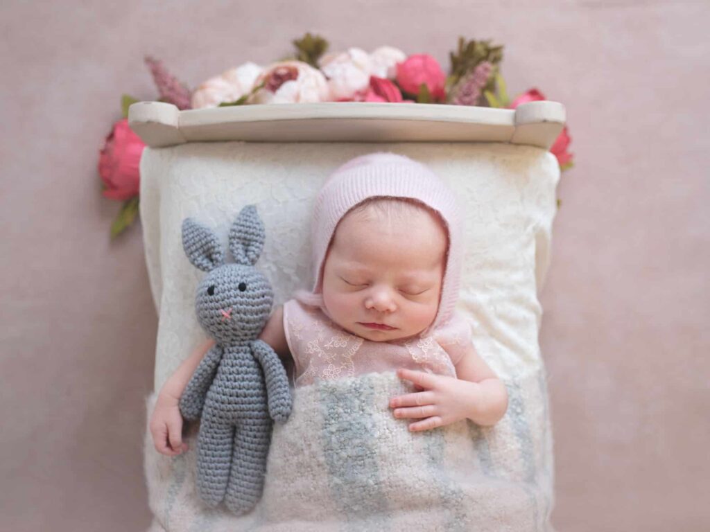 newborn-photo-in-a bed