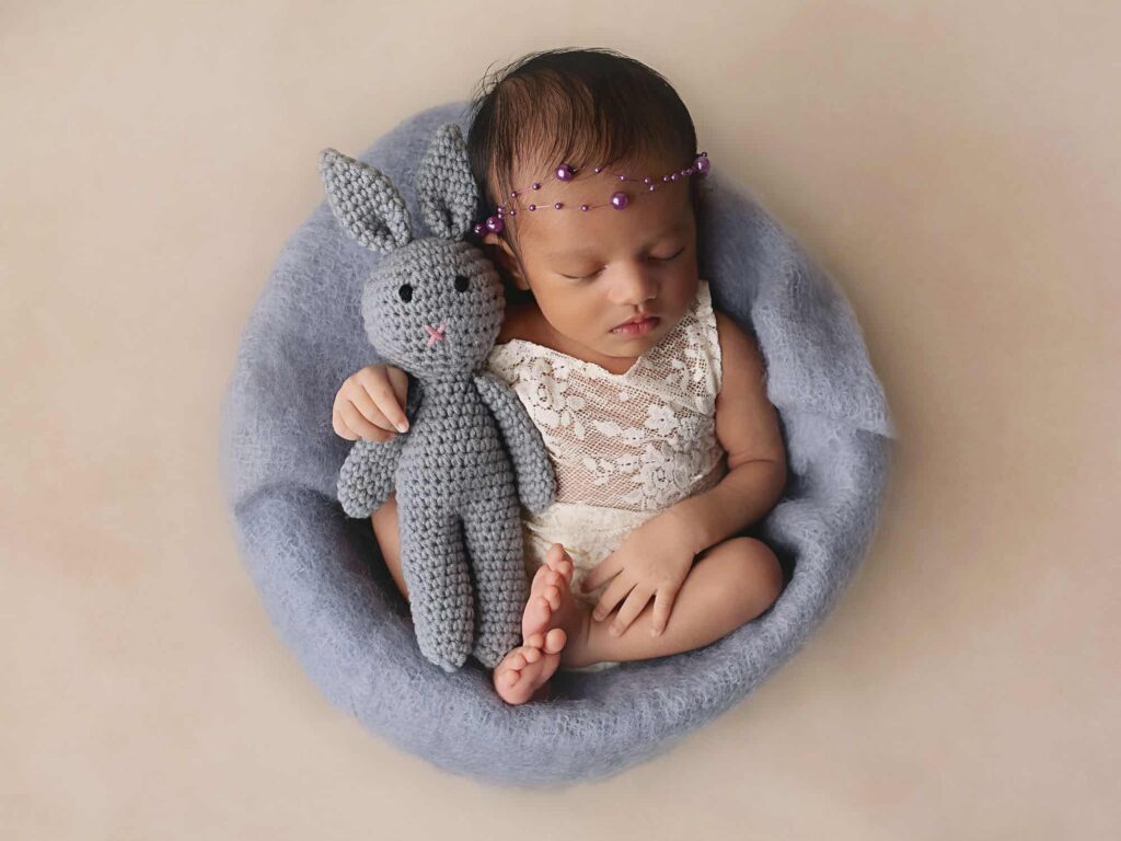 newborn-photo-in-a basket